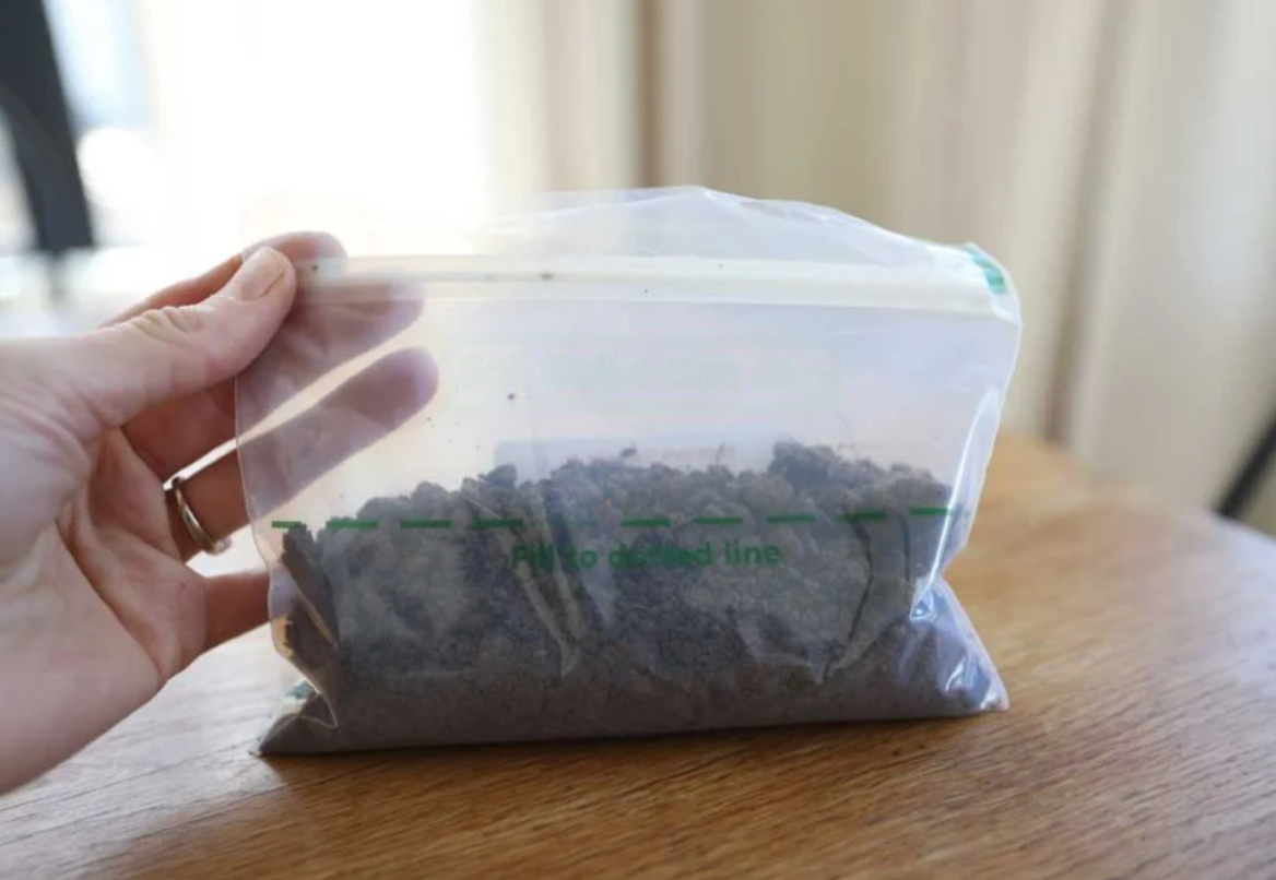 Torba z ziemią wysyłana do laboratorium BeAgro